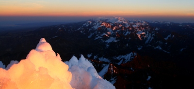 huayna potosi, picture 8: first view from the summit. click on the image to go to the next picture